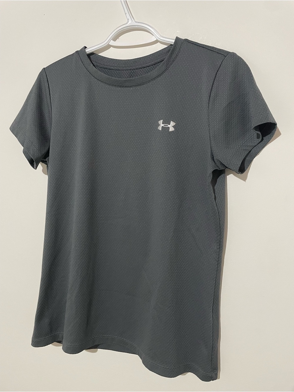 Under Armour Women's Short-Sleeve Performance Tee in Charcoal Gray